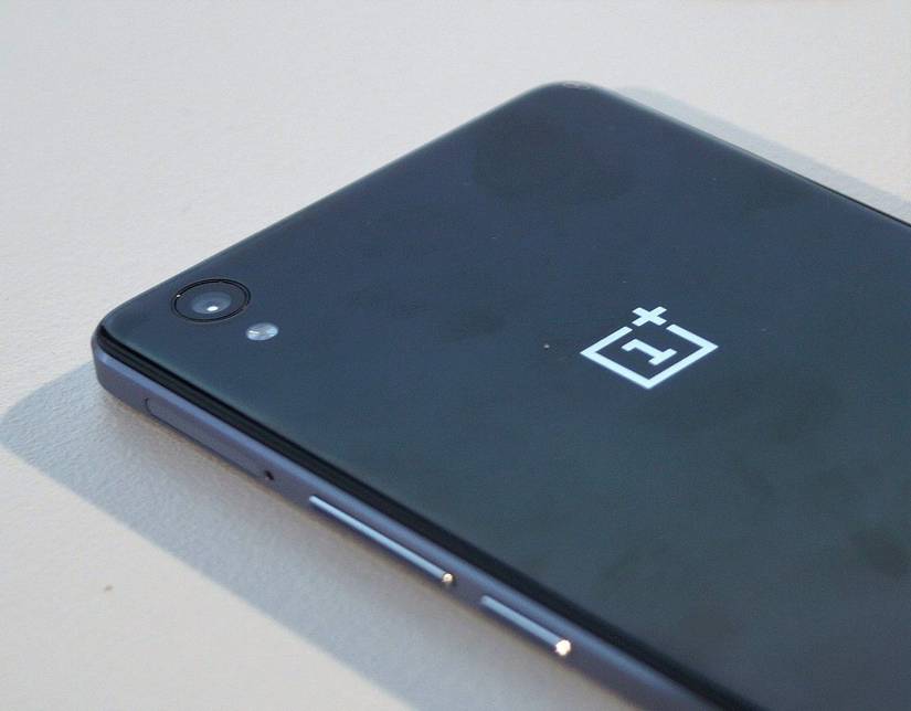 Hands On With The OnePlus X: A Humble Leap in the Right Direction