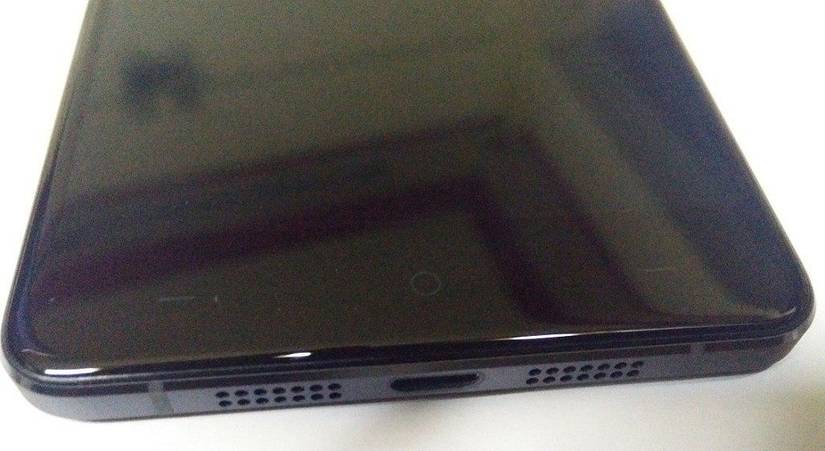 The capacitive buttons are barely visible as they have no backlighting