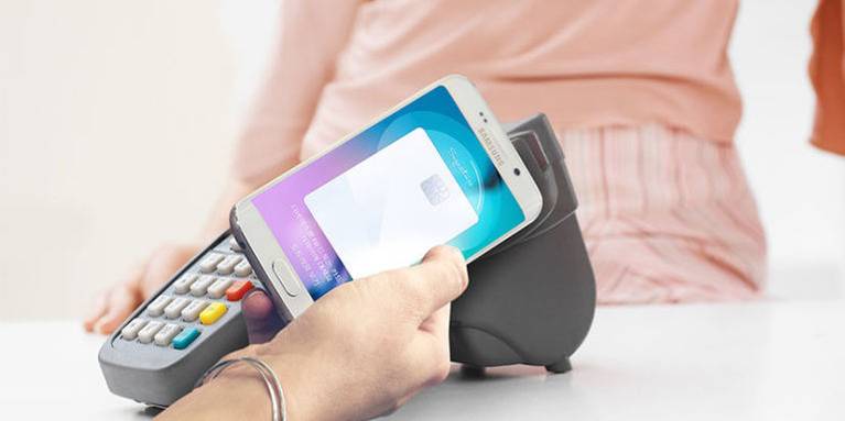 Samsung Pay MST being swiped on card machine