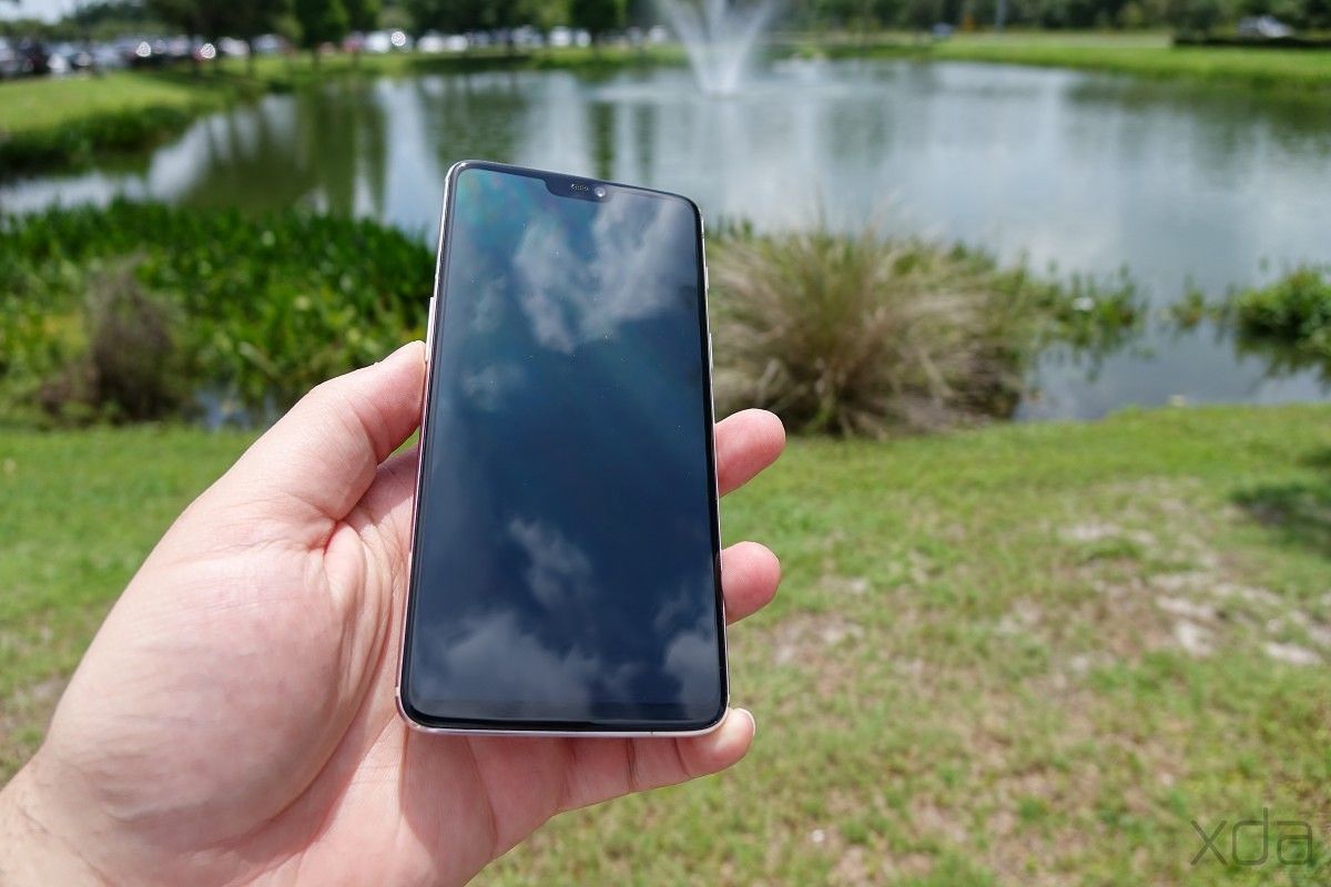 OnePlus 6 Silk White Hands-On: A Luxurious Pearlescent
