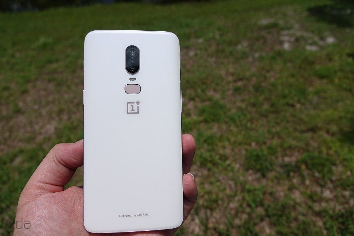 OnePlus 6 Silk White Hands-On: A Luxurious Pearlescent Design at