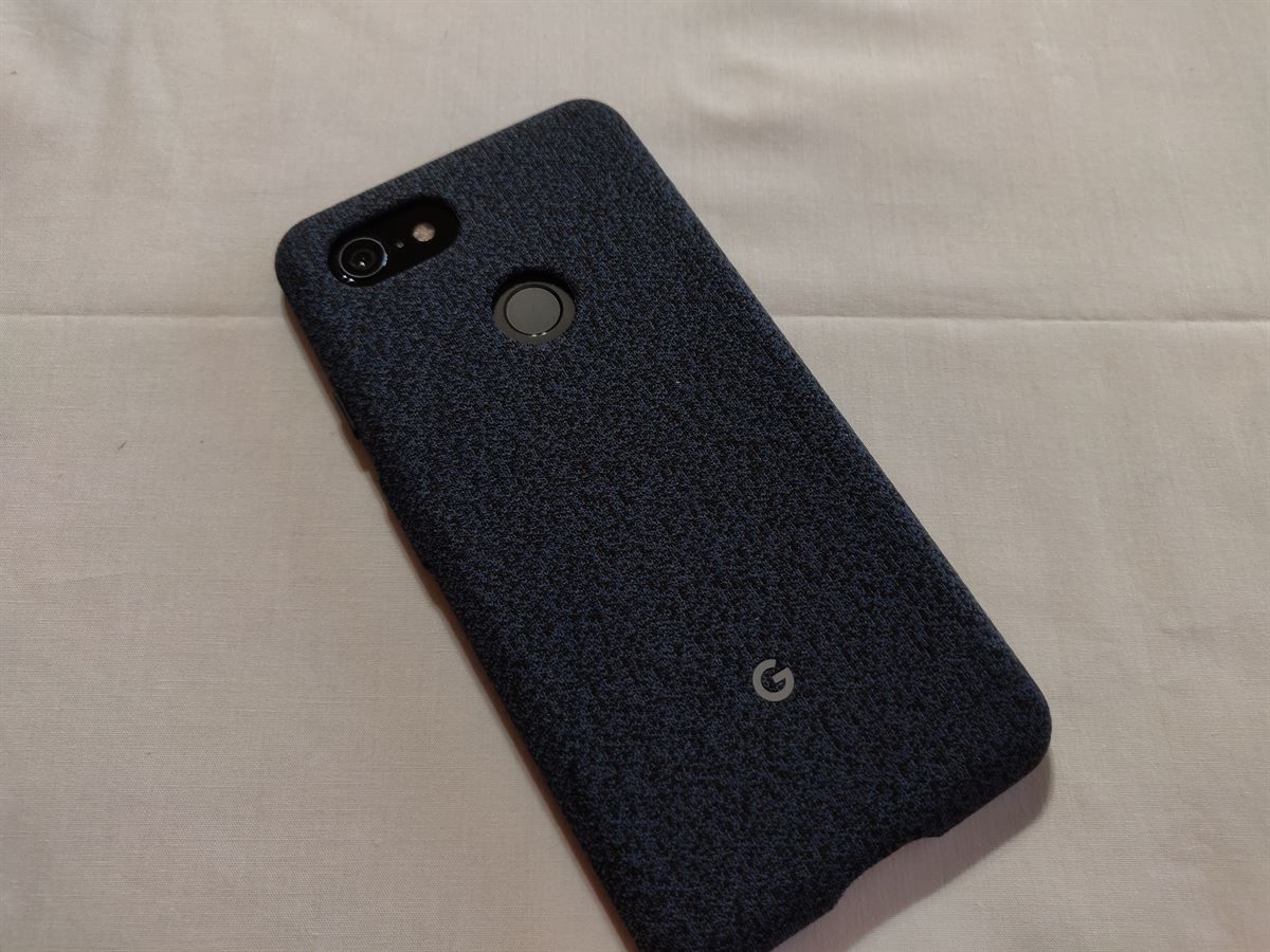 Google Pixel 3 XL in Fabric Case