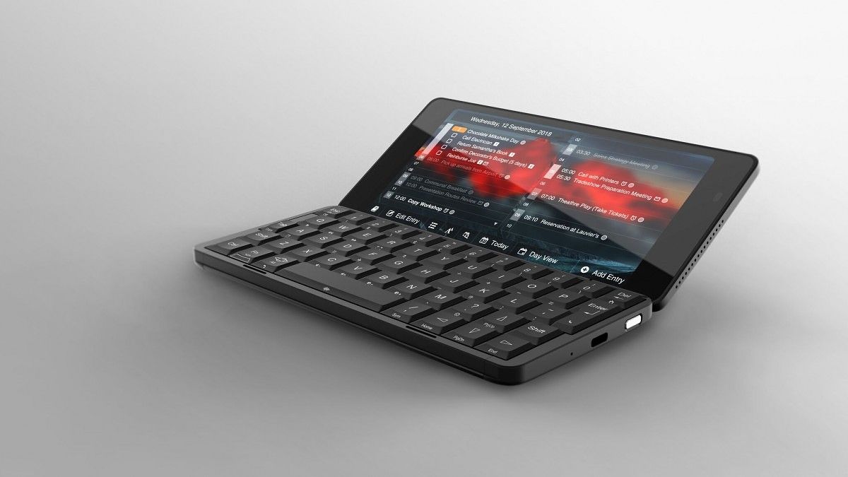 The Cosmo Communicator is the next clamshell PDA from Planet