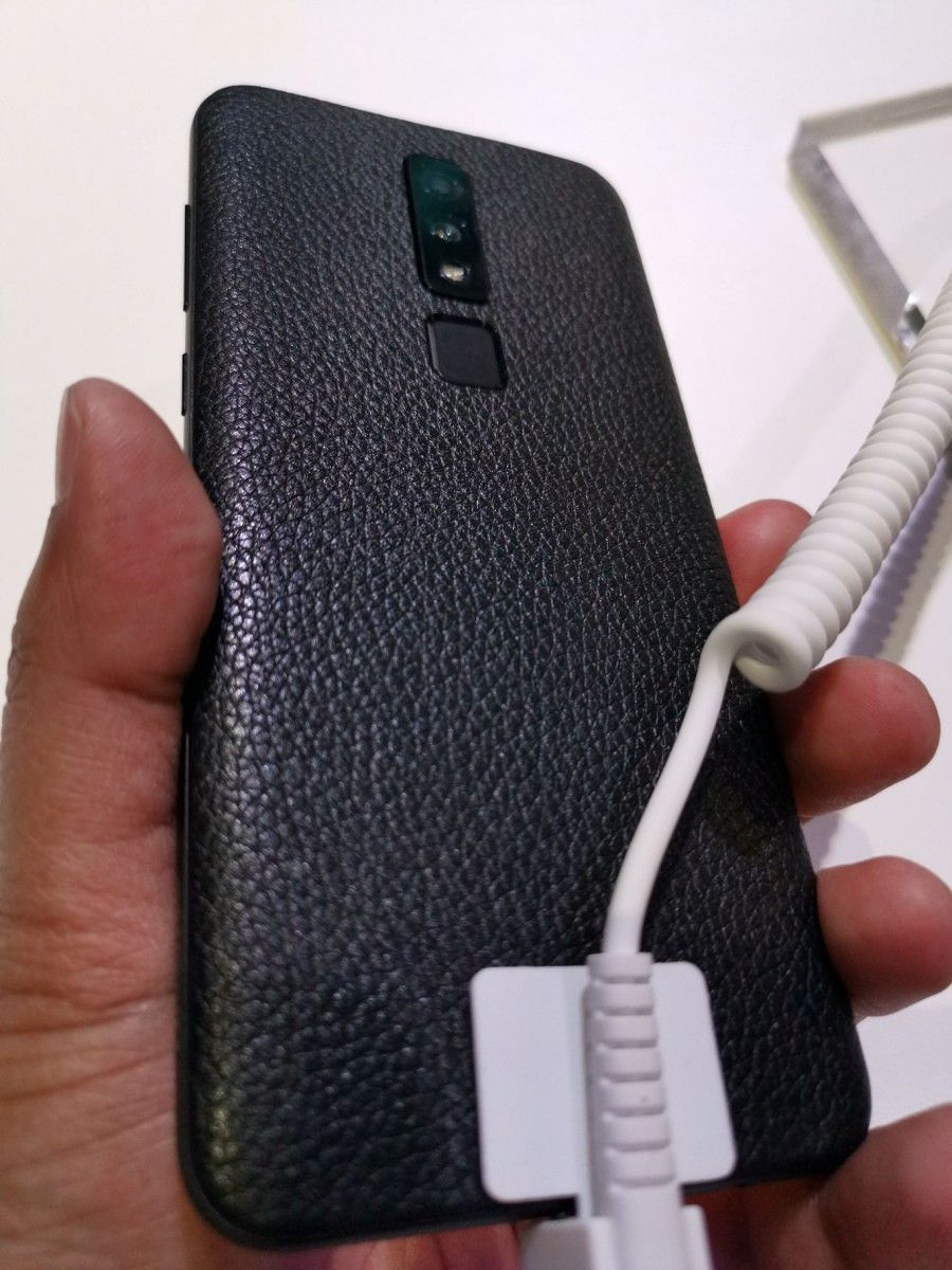 HiSense U30
