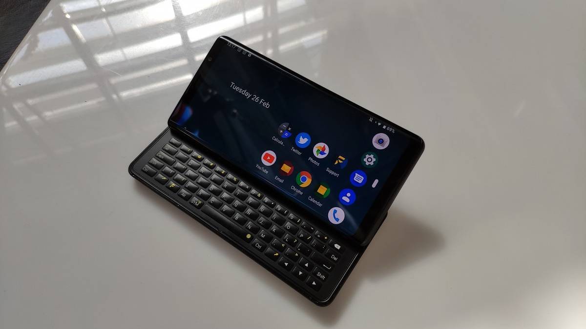 F(x)tec Pro 1 - A Slider Phone for QWERTY Keyboard Lovers?