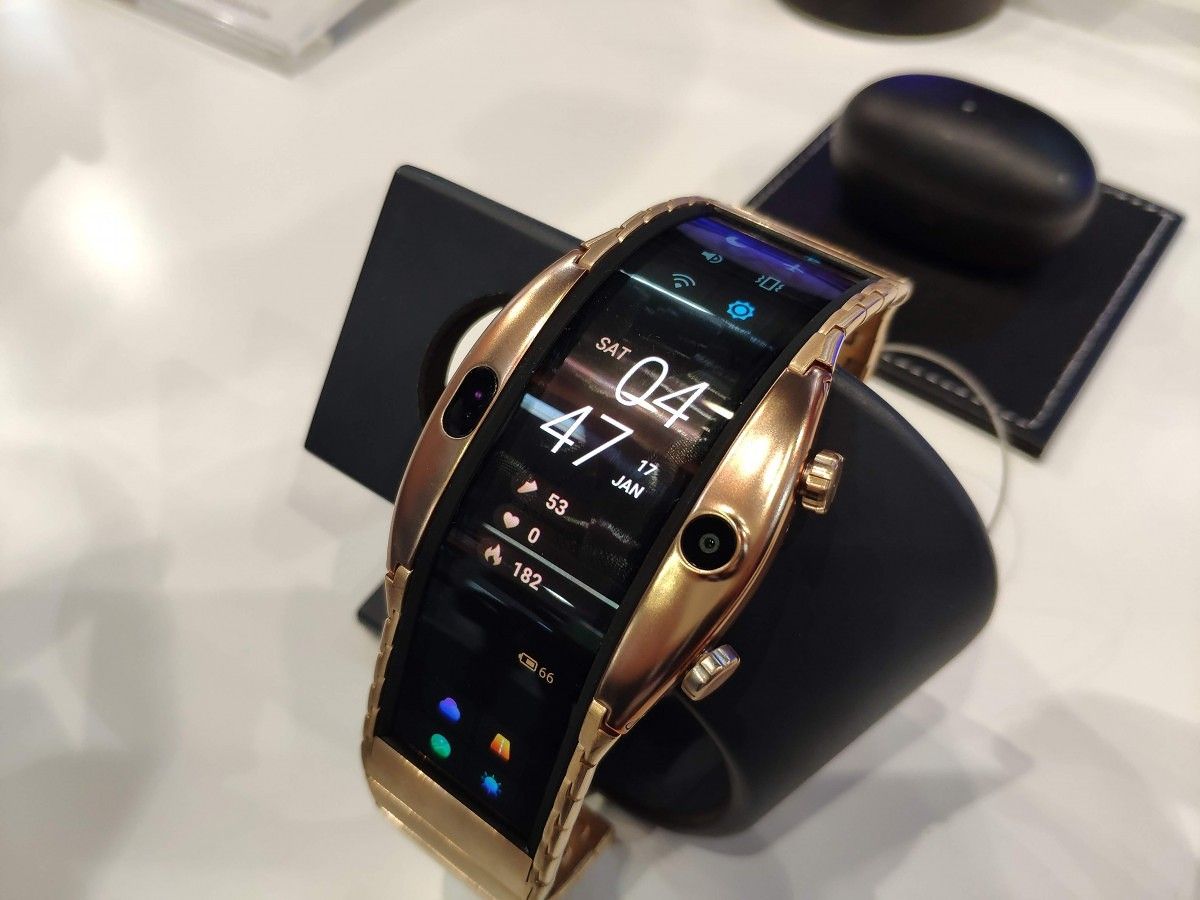 The Nubia Alpha is a smartwatch pretending to be a smartphone