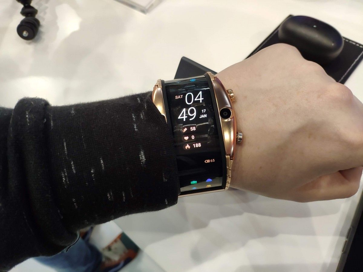 nubia α The Nubia Alpha is a smartwatch pretending to be a smartphone