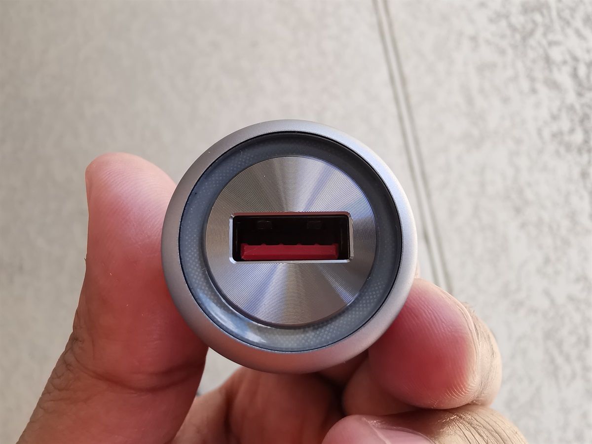 Warp Charge 30 Car Charger for the OnePlus 7 Pro