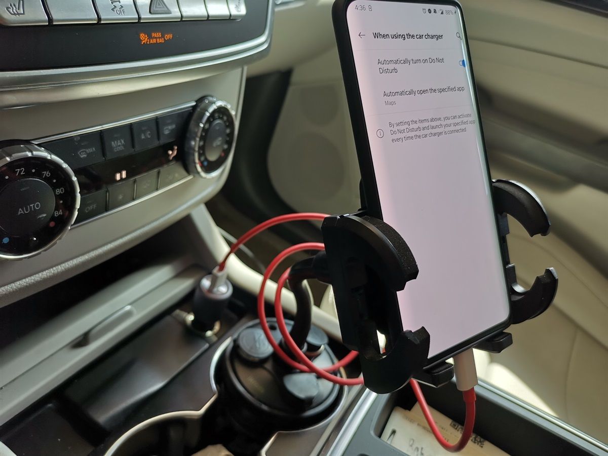 Warp Charge 30 Car Charger for the OnePlus 7 Pro