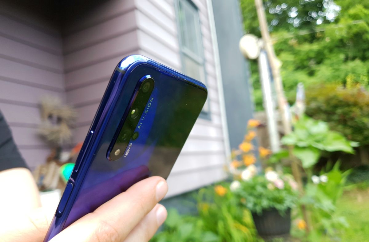 Honor 20 Review - A Decent Budget Flagship Behind A Flashy Exterior