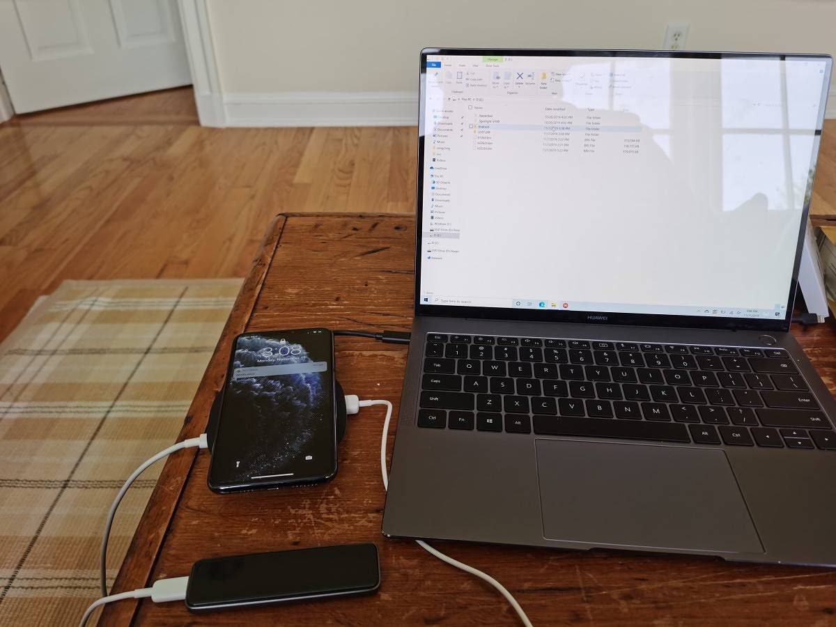 AUKEY 4-in-1 USB-C Hub with Wireless Charging