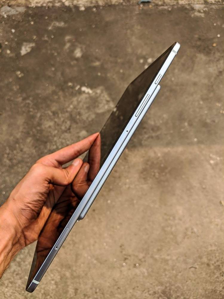 Samsung Galaxy Tab S6 side 1