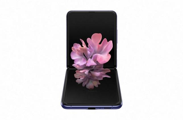 Samsung has dropped the price of the Galaxy Z Flip 5G! You can now get the foldable phone for $1,199. Save even more with an eligible trade-in!