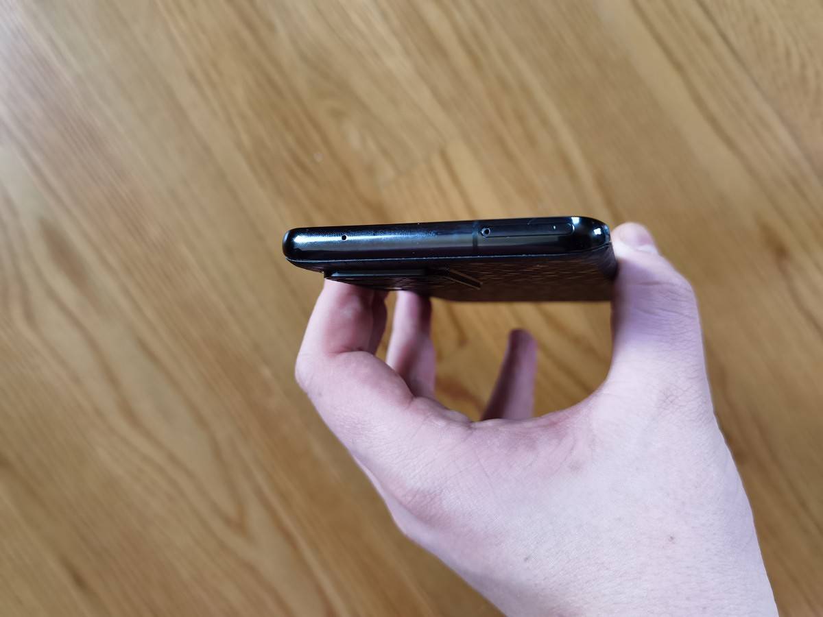 Samsung Galaxy S20 Ultra side