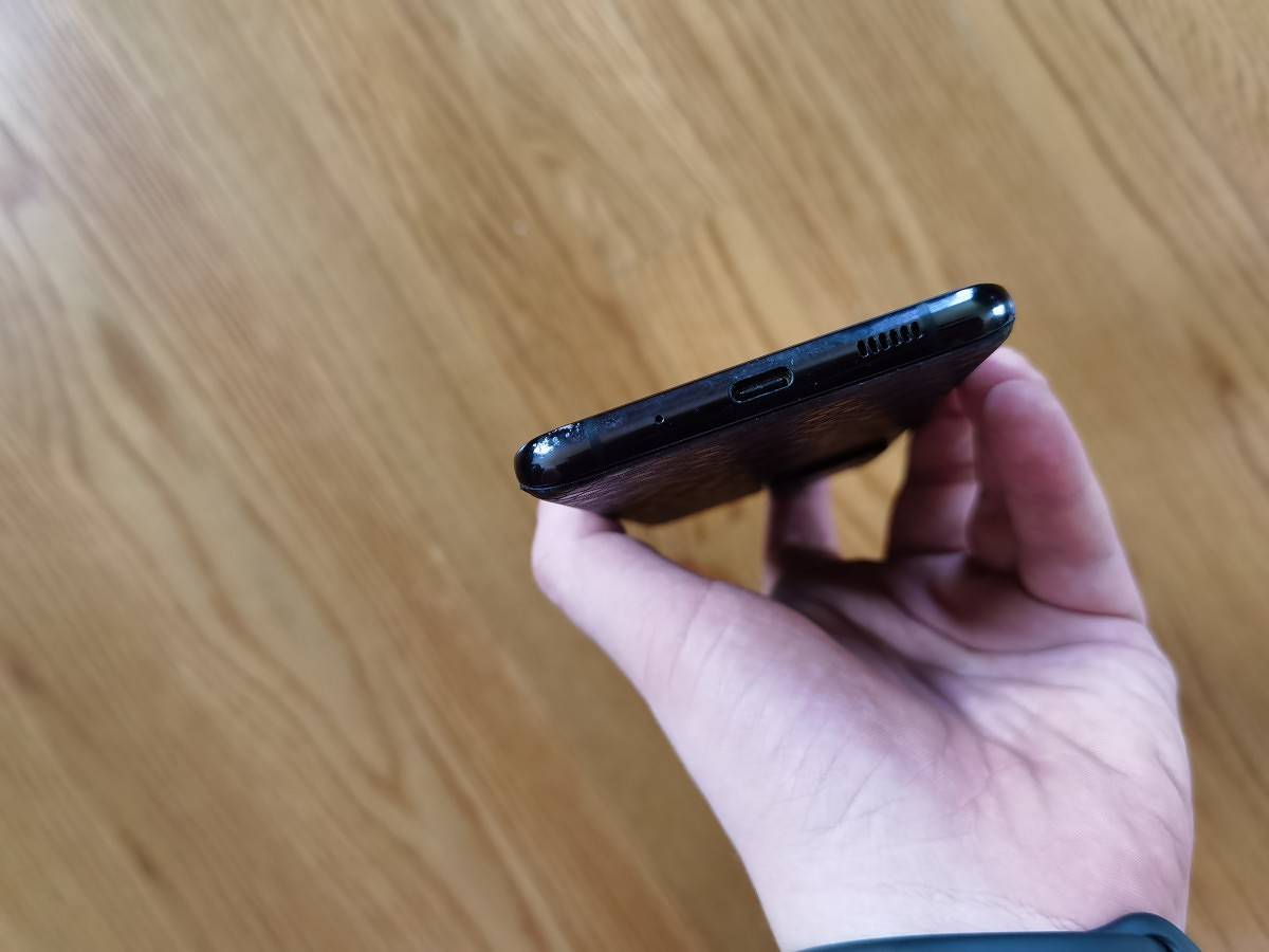 Samsung Galaxy S20 Ultra side