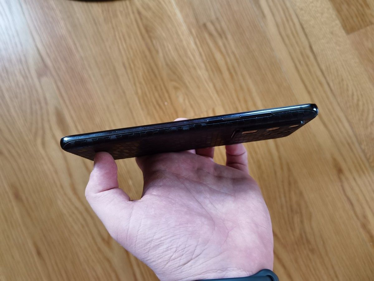 Samsung Galaxy S20 Ultra side