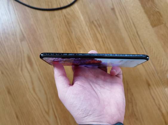 Samsung Galaxy S20 Ultra side