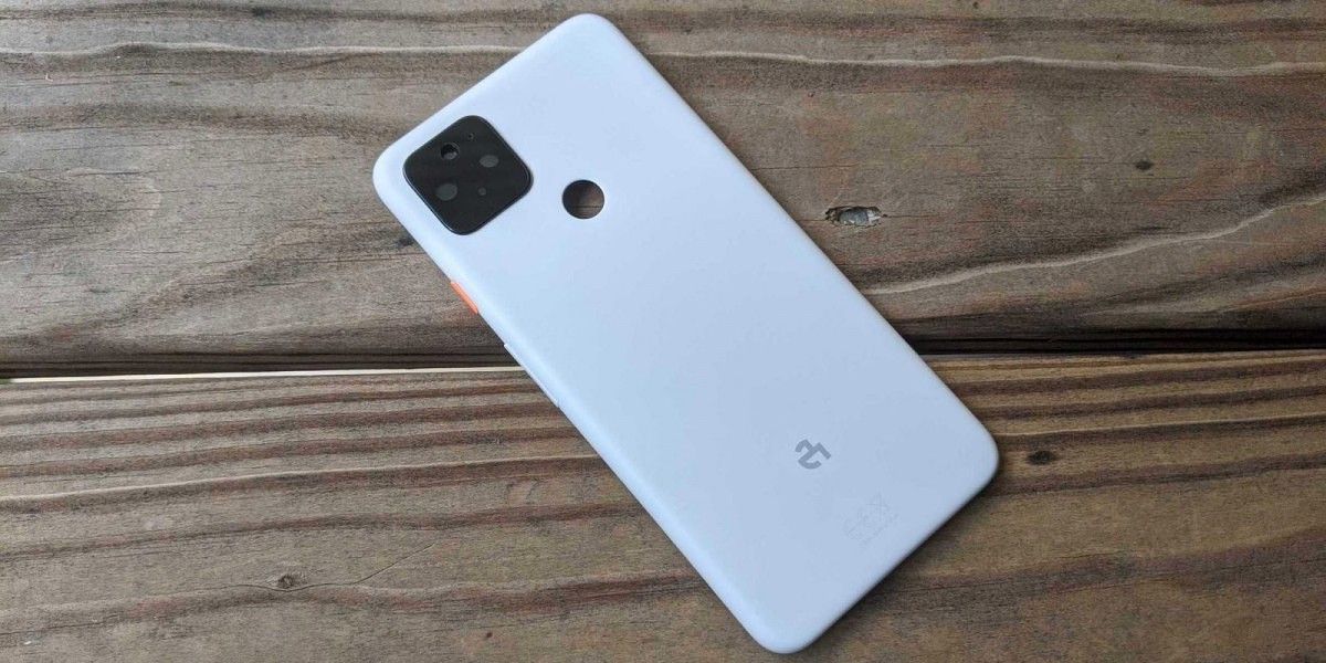 Back cover shows off what the cancelled Pixel 4a XL could have been
