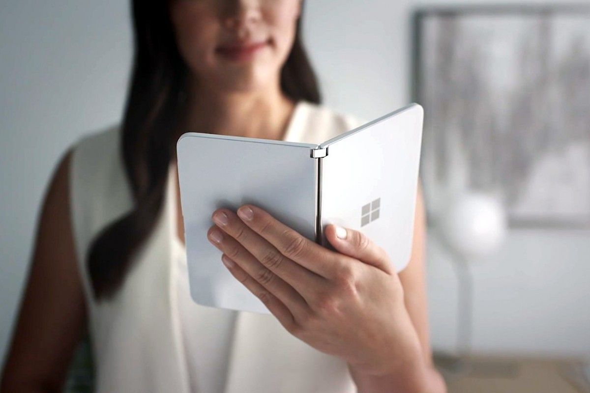 Surface Duo finally receives its Android 11 update from Microsoft