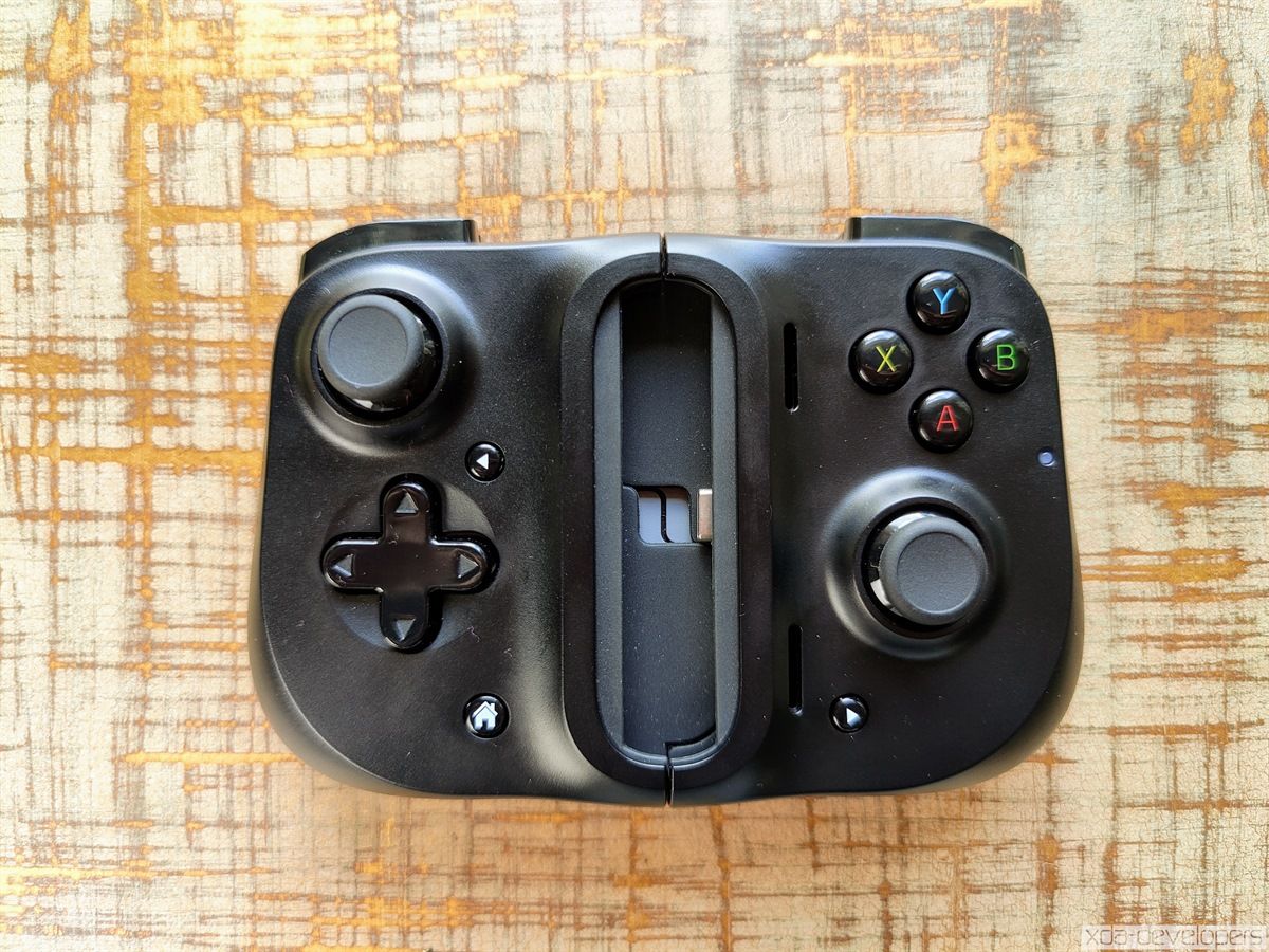 Razer Kishi extending telescopic game controller for Android