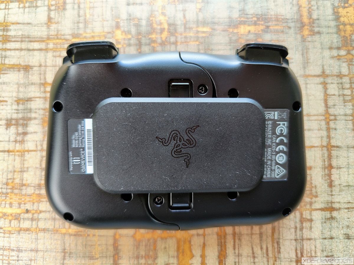 Razer Kishi extending telescopic game controller for Android