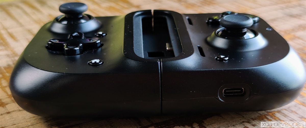 Razer Kishi extending telescopic game controller for Android