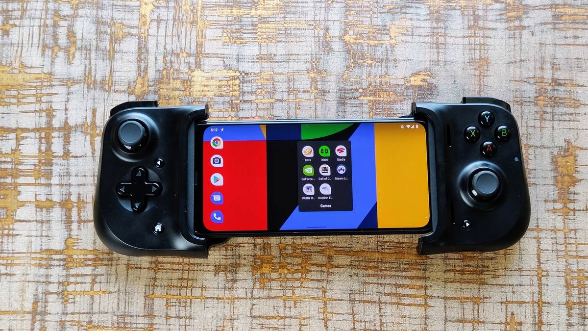Razer Kishi extending telescopic game controller for Android