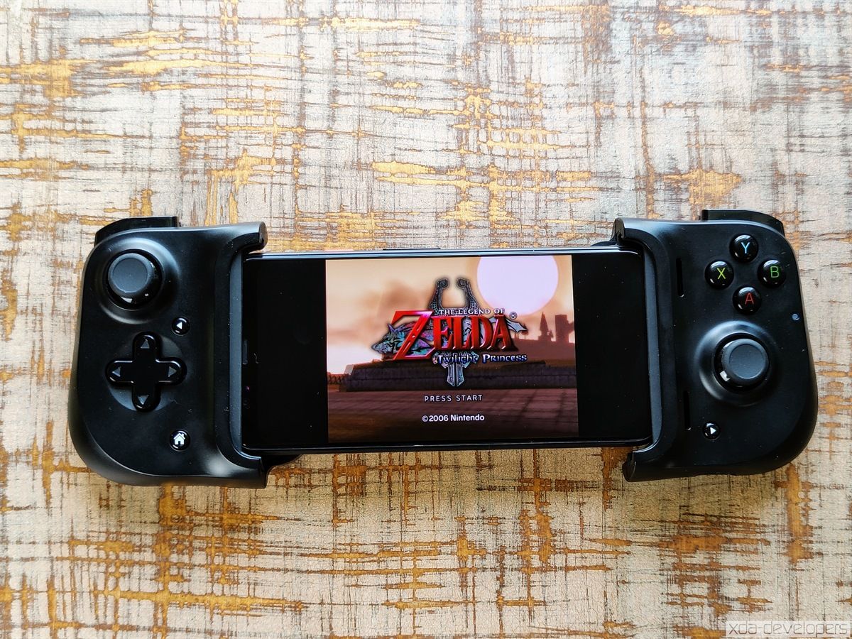 Razer Kishi extending telescopic game controller for Android