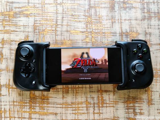 Razer Kishi extending telescopic game controller for Android