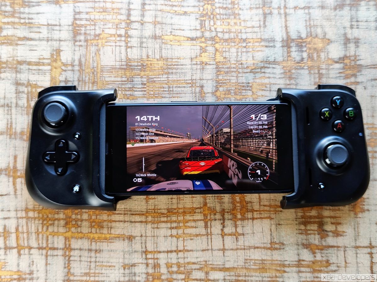 Razer Kishi extending telescopic game controller for Android