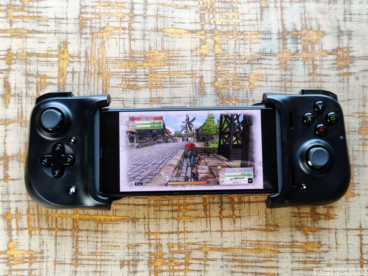 Razer Kishi extending telescopic game controller for Android