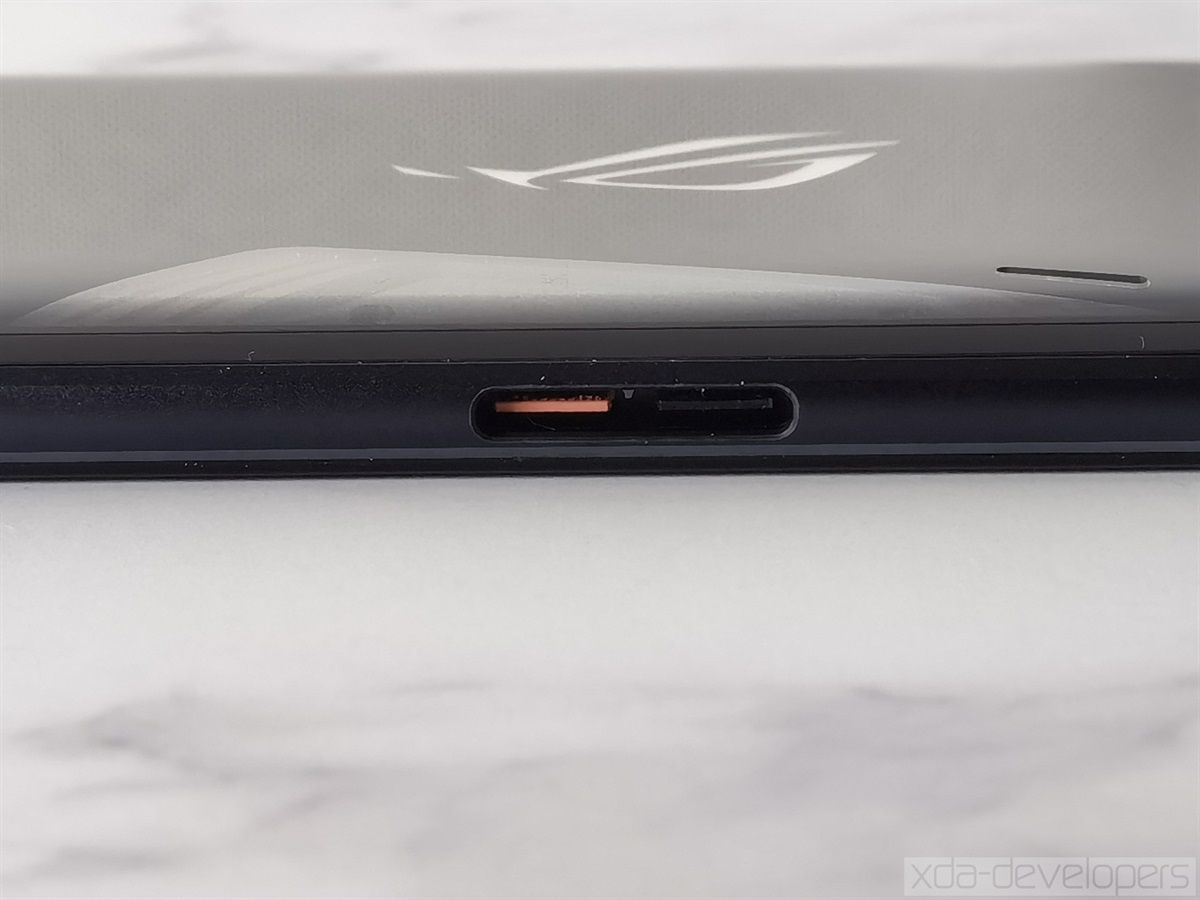 ASUS ROG Phone 3 side charging port