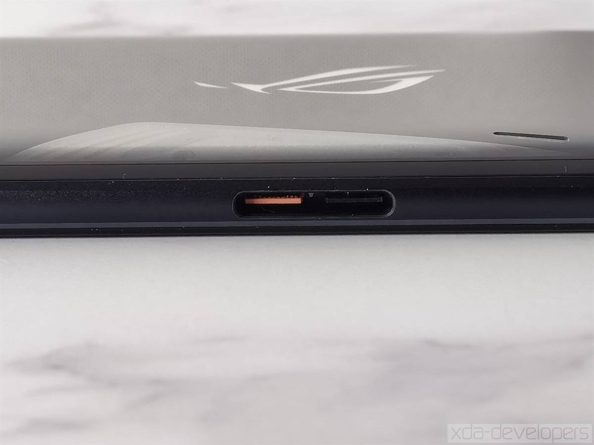 ASUS ROG Phone 3 side charging port