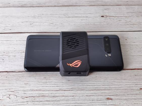 AeroActive Cooler 3 on the ASUS ROG Phone 3