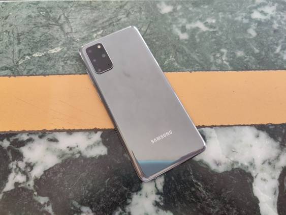 OnePlus 8 Pro vs Samsung Galaxy S20+