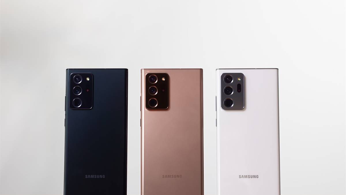 Galaxy Note 20 Ultra in three colorways on wood table