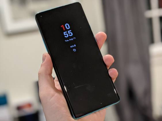 OxygenOS 11 AOD on the OnePlus 8 Pro