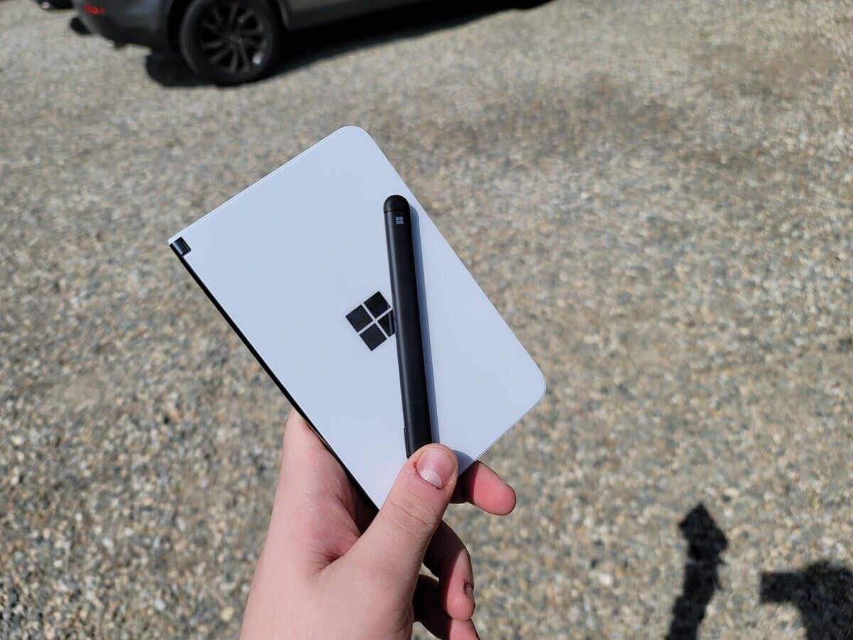 Surface Duo Unboxing - Hands-on with Microsoft's Dual Screen Phone