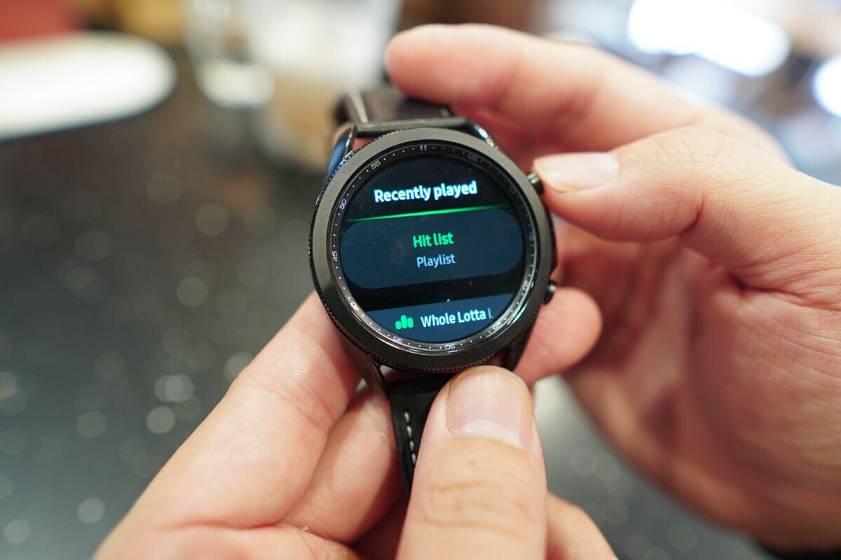 Galaxy-Watch-3-Apple-Watch-6XDA