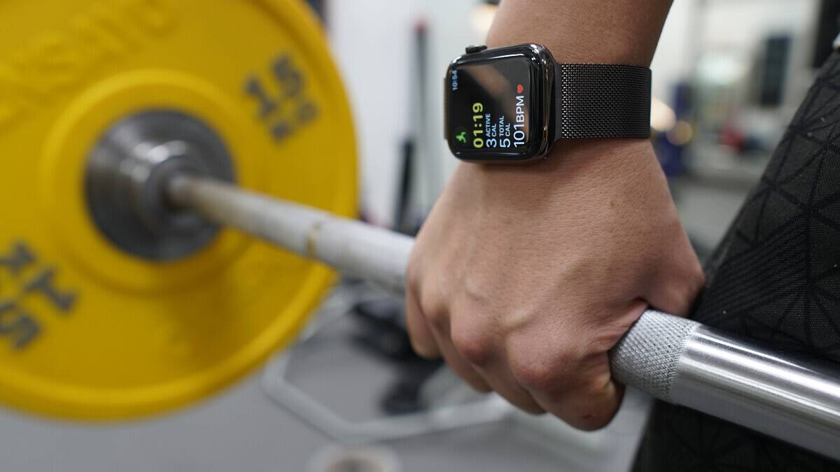 Exercise tracking on Apple Watch Series 6 while lifting weights