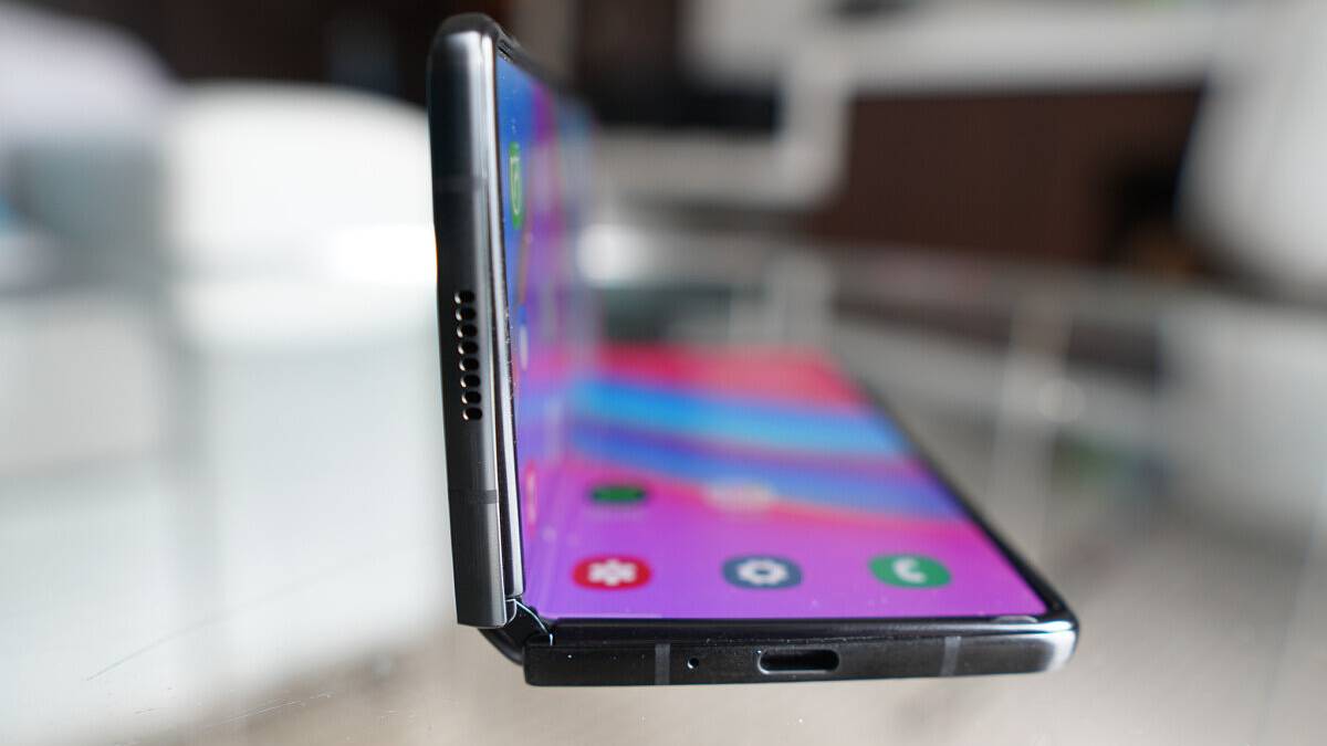 Galaxy-Z-Fold-2-XDA-Full-Review3
