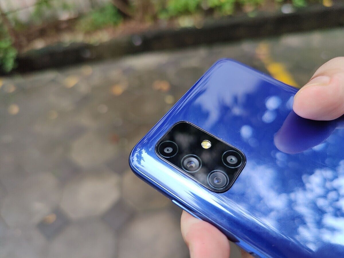 Samsung Galaxy M51 camera light reflection angle