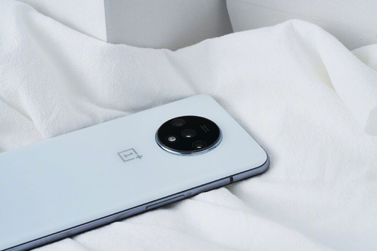OnePlus 7T 'commemorative' White color variant launched in China