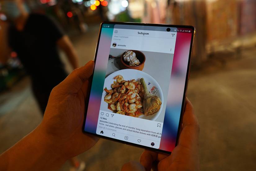 Samsung Galaxy Z Fold 2 vs Royole FlexPai 2, Instagram on Samsung Galaxy Z Fold 2