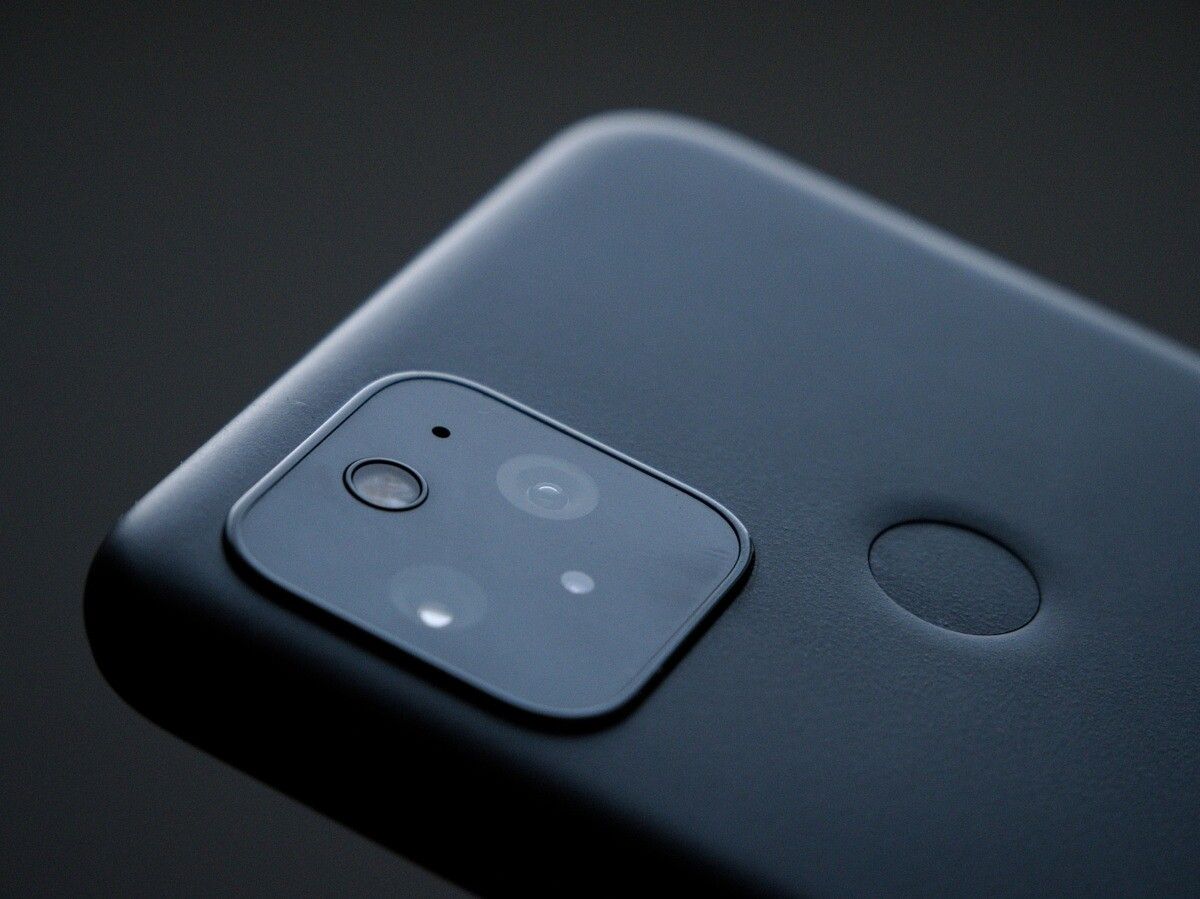 Google Pixel 5 Hands-on: A Premium Design in a Compact Package