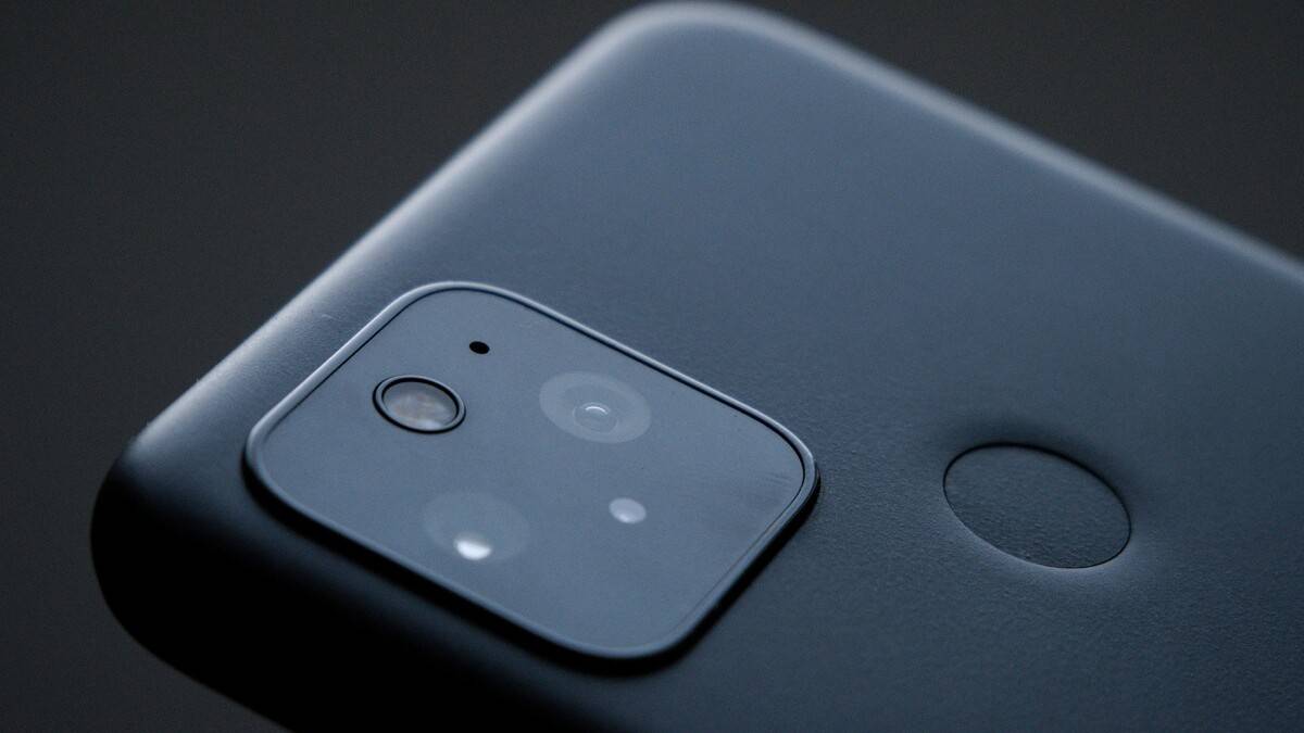 Google Pixel 5 Hands-on: A Premium Design in a Compact Package