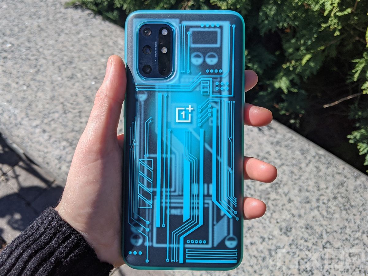 OnePlus-8T-Aquamarine-Green-Back-Camera-Module-with-Official-case