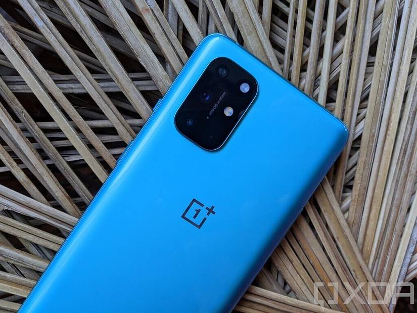 OnePlus-8T-Aquamarine-Green-Back-Camera-Module-Looking-Blue