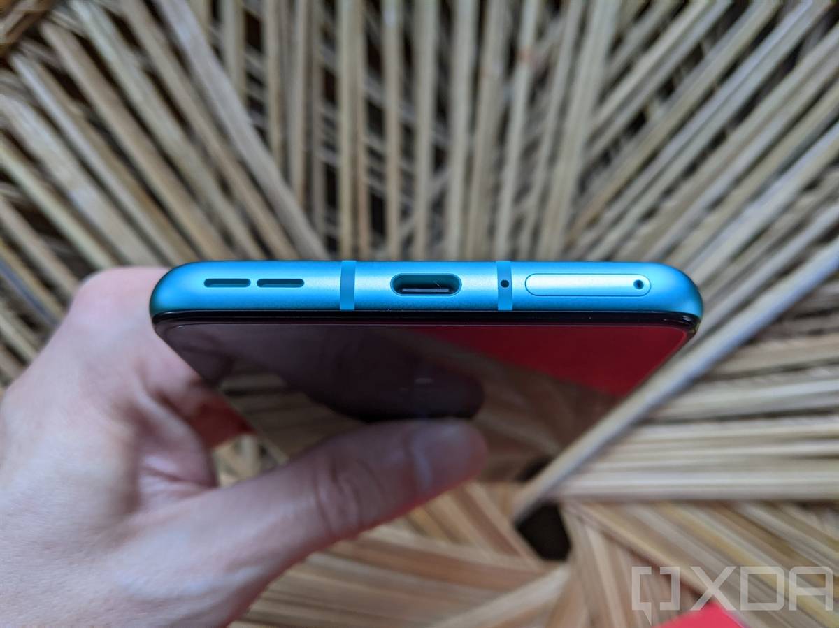 OnePlus-8T-Aquamarine-Green-Bottom-USB-Type-C