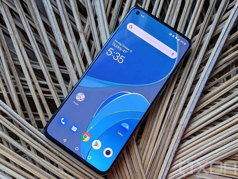 OnePlus-8T-Aquamarine-Green-Display-Front
